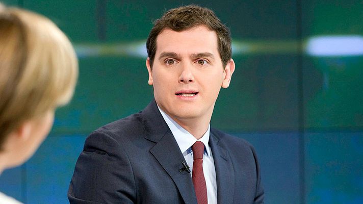 Los desayunos - Rivera asegura que hay "negociaciones serias" con el PSOE pero que hay "escollos" en materia fiscal