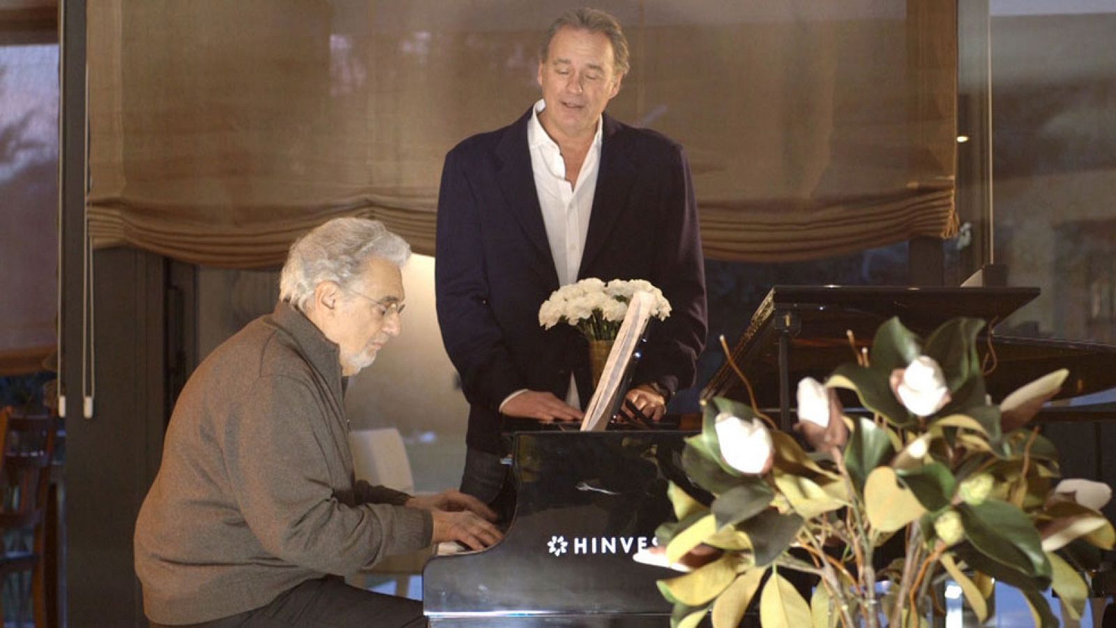 En la tuya o en la mía- Bertín canta 'My way' con Plácido Domingo al piano
