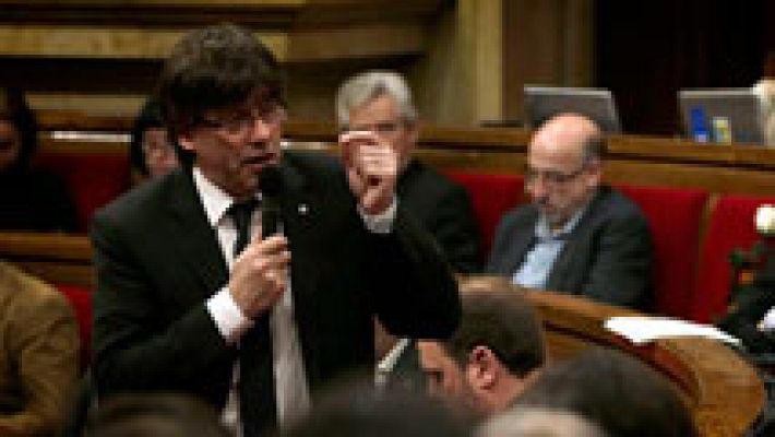 Telediario 1 - Puigdemont anuncia que el Govern mantendrá "acción exterior" y avala a Romeva