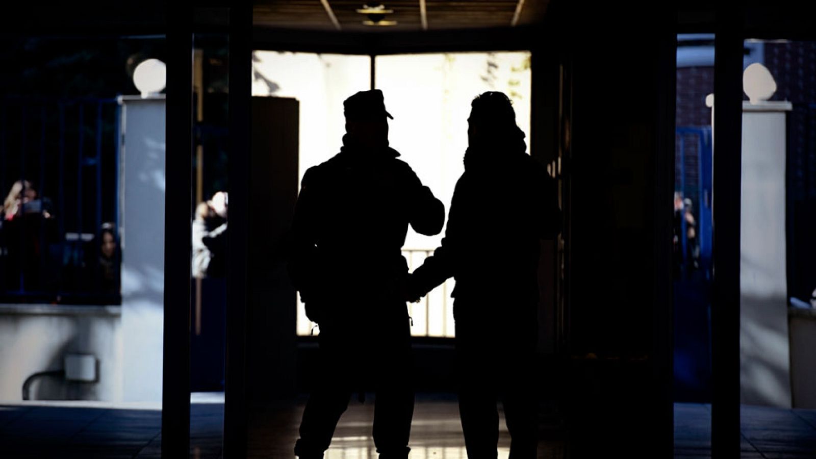 La Policía incauta 1.200.000 euros en tres de los domicilios registrados en el caso Vitaldent