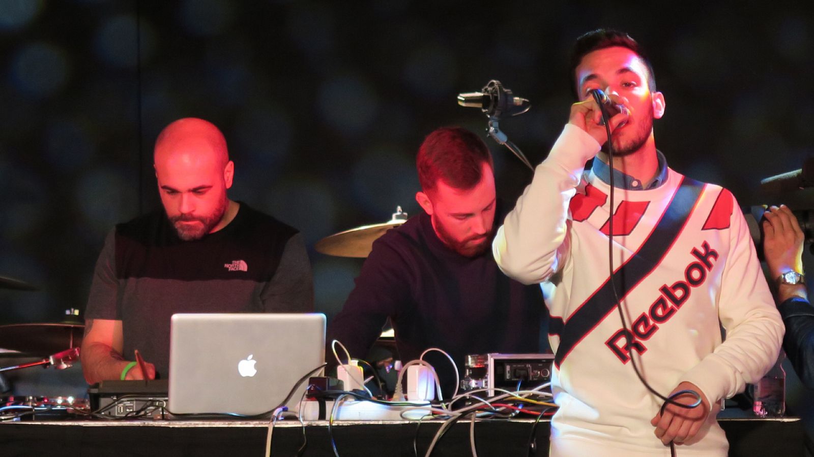 Zona Extra - "Alligatosr" de C. Tangana en la fiesta Radio 3 Extra
