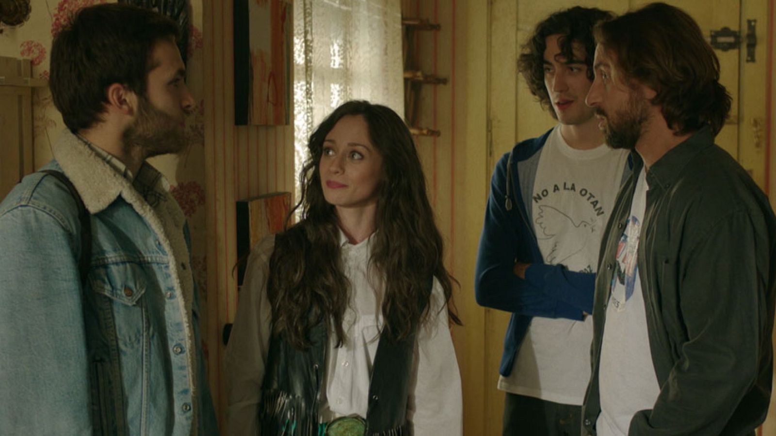 Cuéntame cómo pasó - Carlos conoce a Isaías, el nuevo ligue de Karina