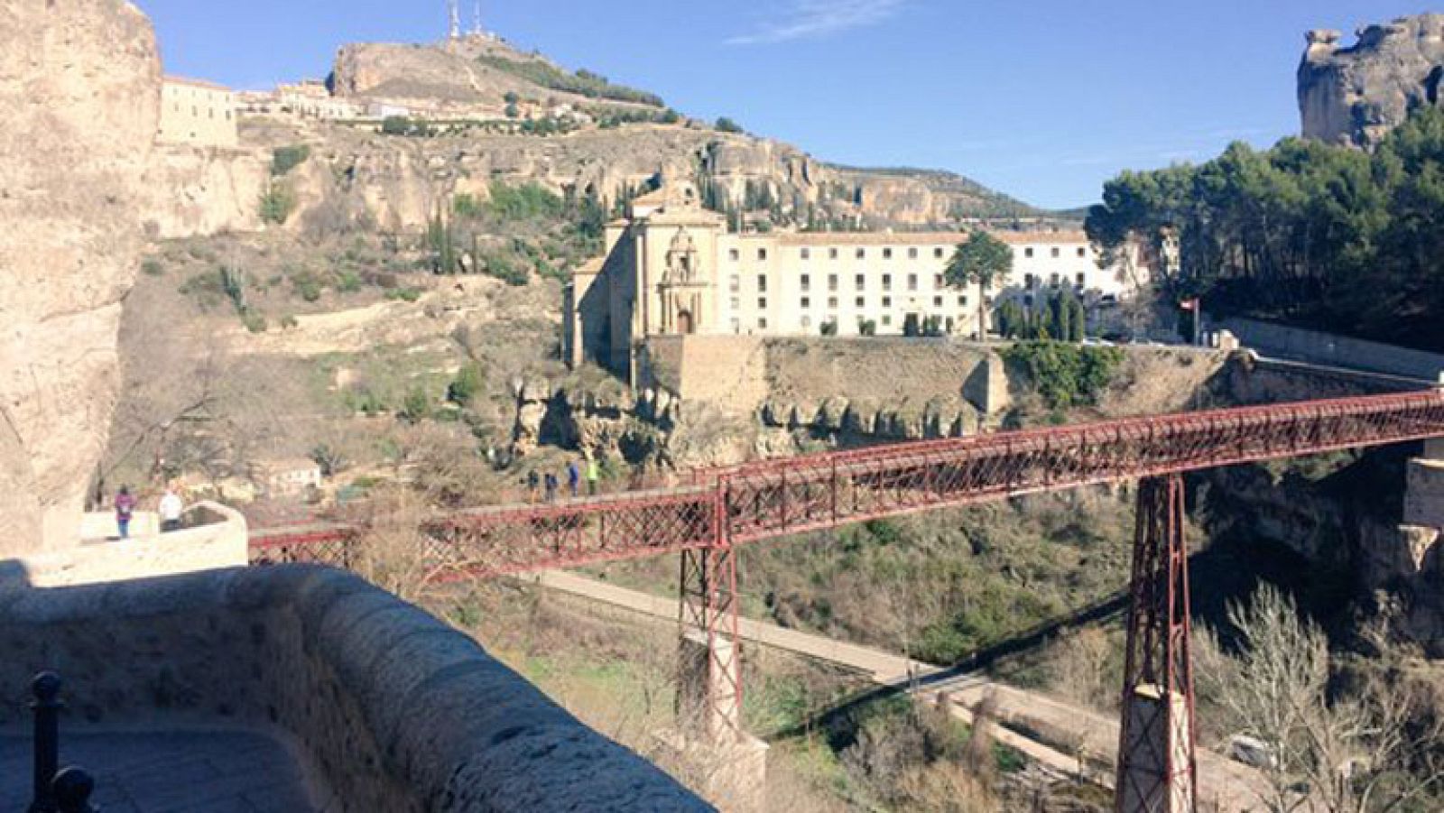 Muere una turista al intentar hacerse un selfie en Cuenca