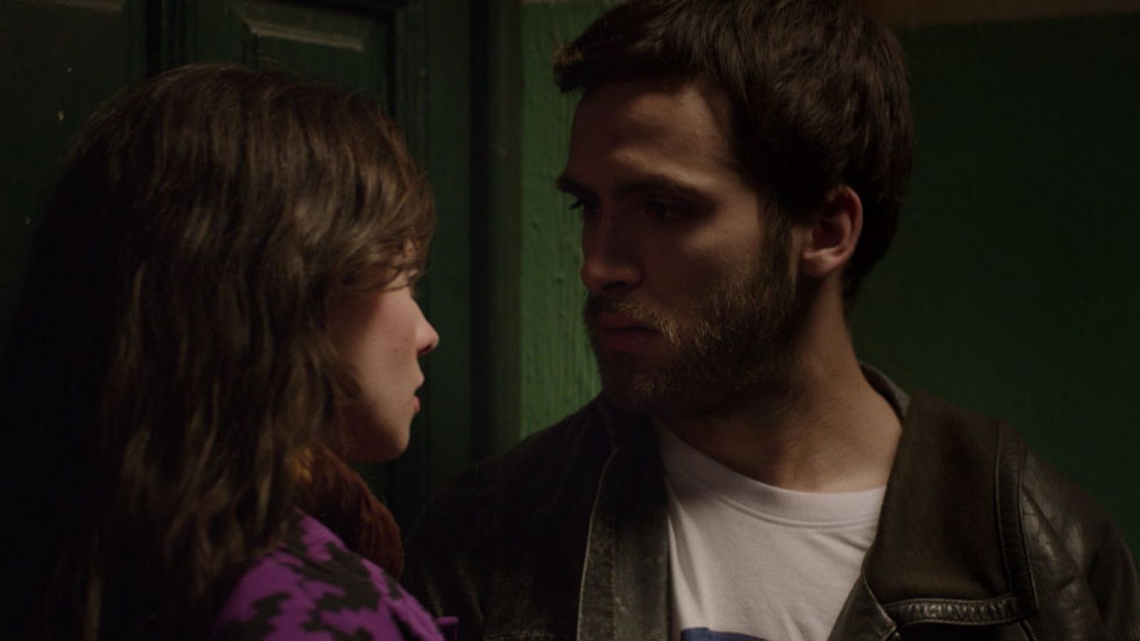 Cuéntame cómo pasó - Karina, a Carlos: "Dame una razón para que yo no me líe con ese tío"