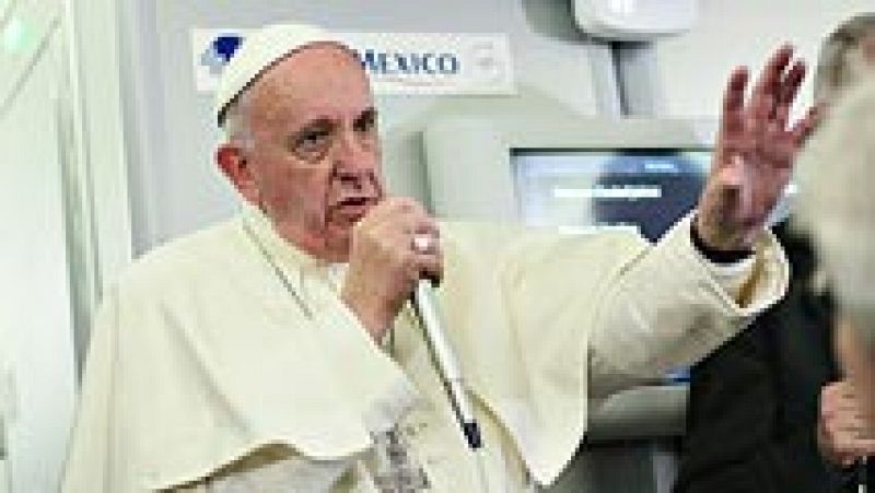 El papa Francisco acepta como "mal menor" usar anticonceptivos para evitar que se extienda el zika