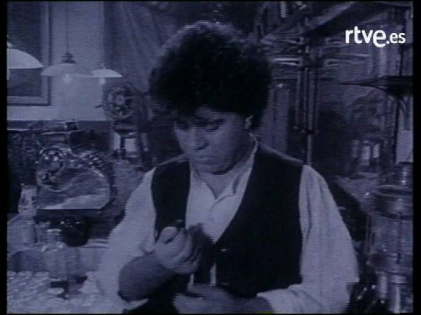 Almodóvar interpreta "Tatuaje" - Música en el Archivo de RTVE | Ver