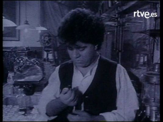 Música en el Archivo de RTVE - Almodóvar interpreta "Tatuaje"