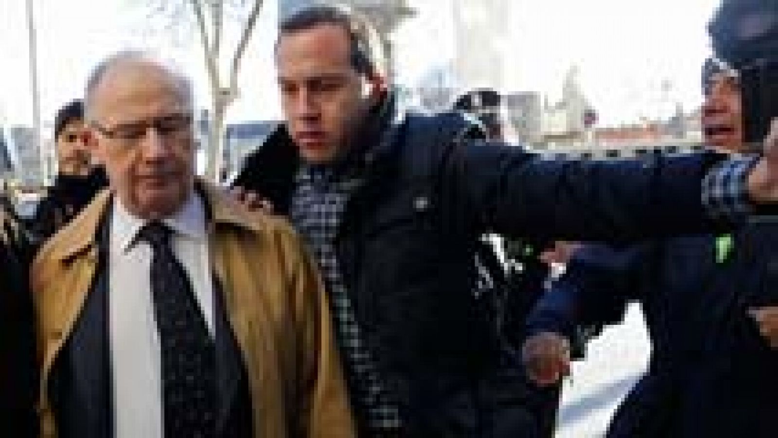 Informativo 24h: Varios preferentistas increpan a Rodrigo Rato a su llegada a los juzgados de Plaza de Castilla | RTVE Play
