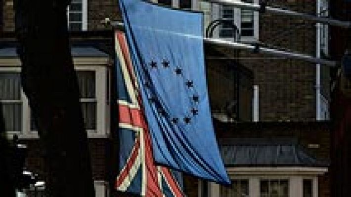 Telediario 1 - Los británicos siguen expectantes las negociaciones en Bruselas sobre un posible 'brexit'