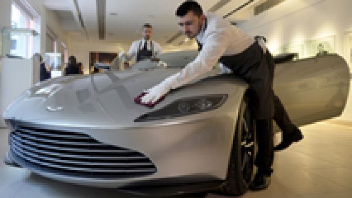 Subastan el Aston Martin de la última película de James Bond por 3,15 millones de euros