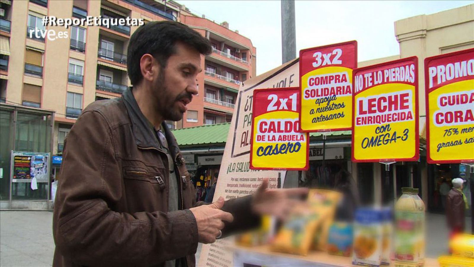 Campaña 'Mentira podrida' en el mercado de L'Hospitalet de Llobregat