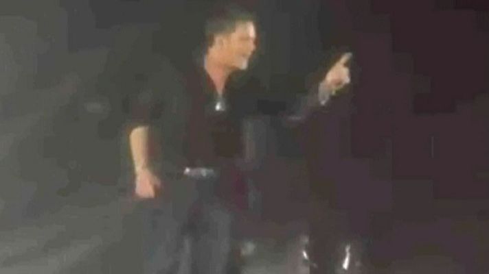 Telediario 1 - Alejandro Sanz interrumpe un concierto en México para defender a una mujer que estaba siendo agredida por un hombre