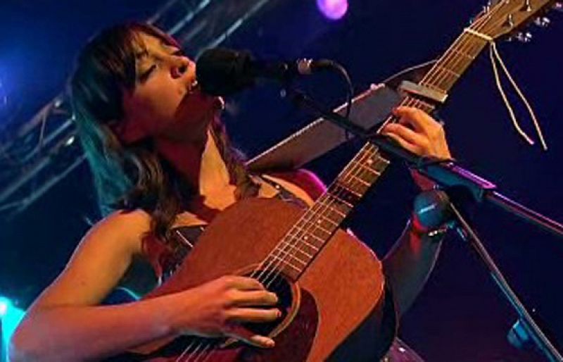 Miradas 2. Russian Red 