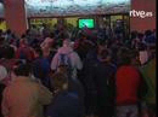  - Los aficionados pasan frío