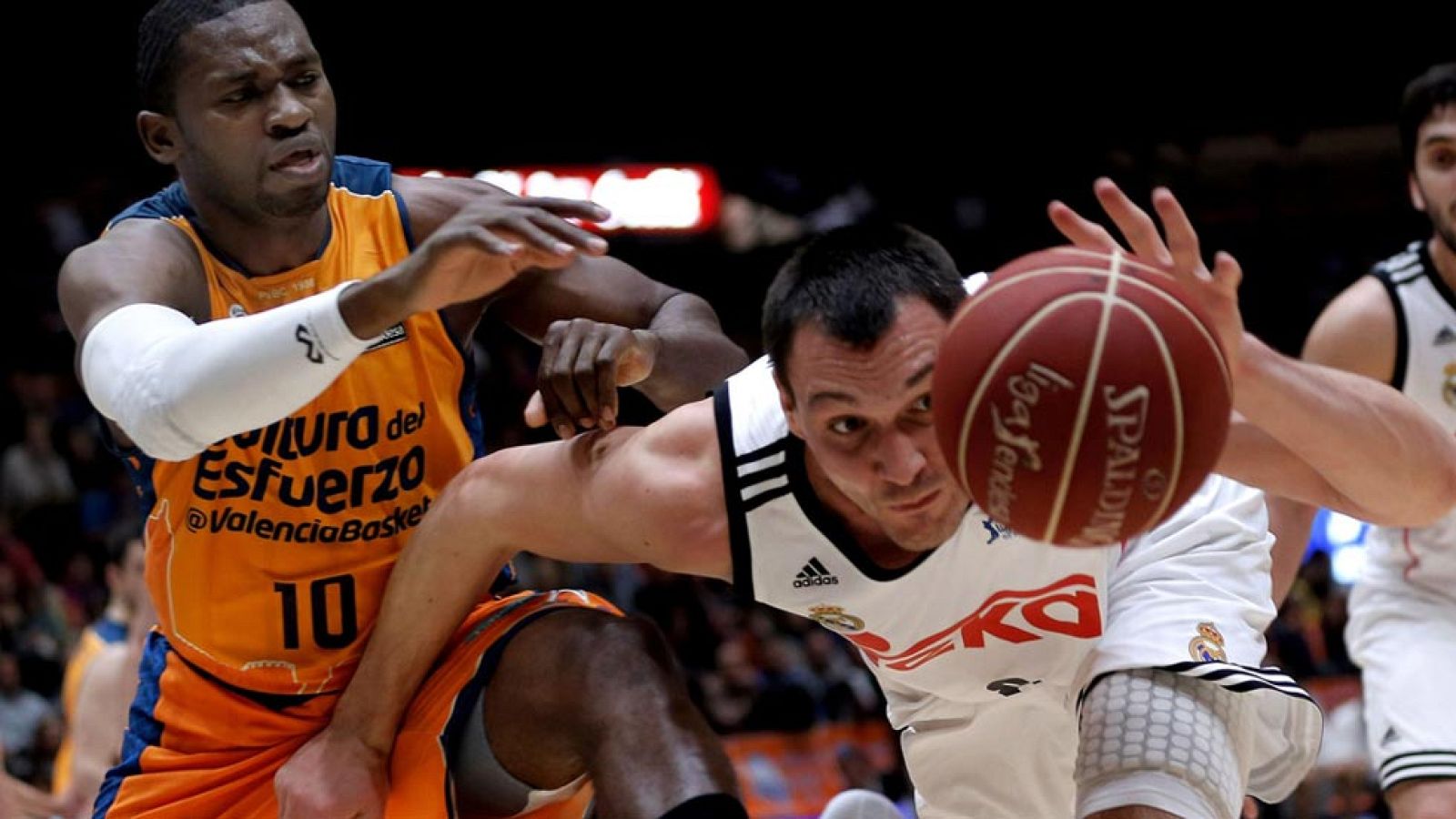 El líder y el campeón de Copa prometen espectáculo en La Fonteta | Ver