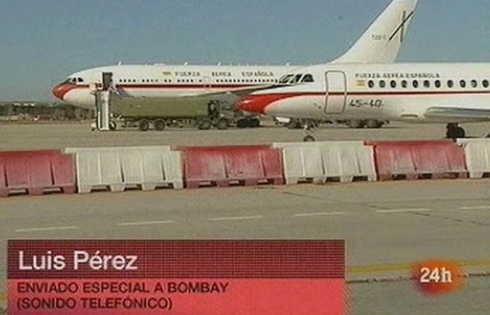 Llega a Bombay el avión de Defensa | Ver