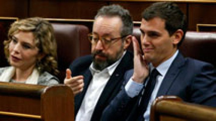 Telediario 1 - Los detalles que delatan un Congreso multicolor en el debate de investidura
