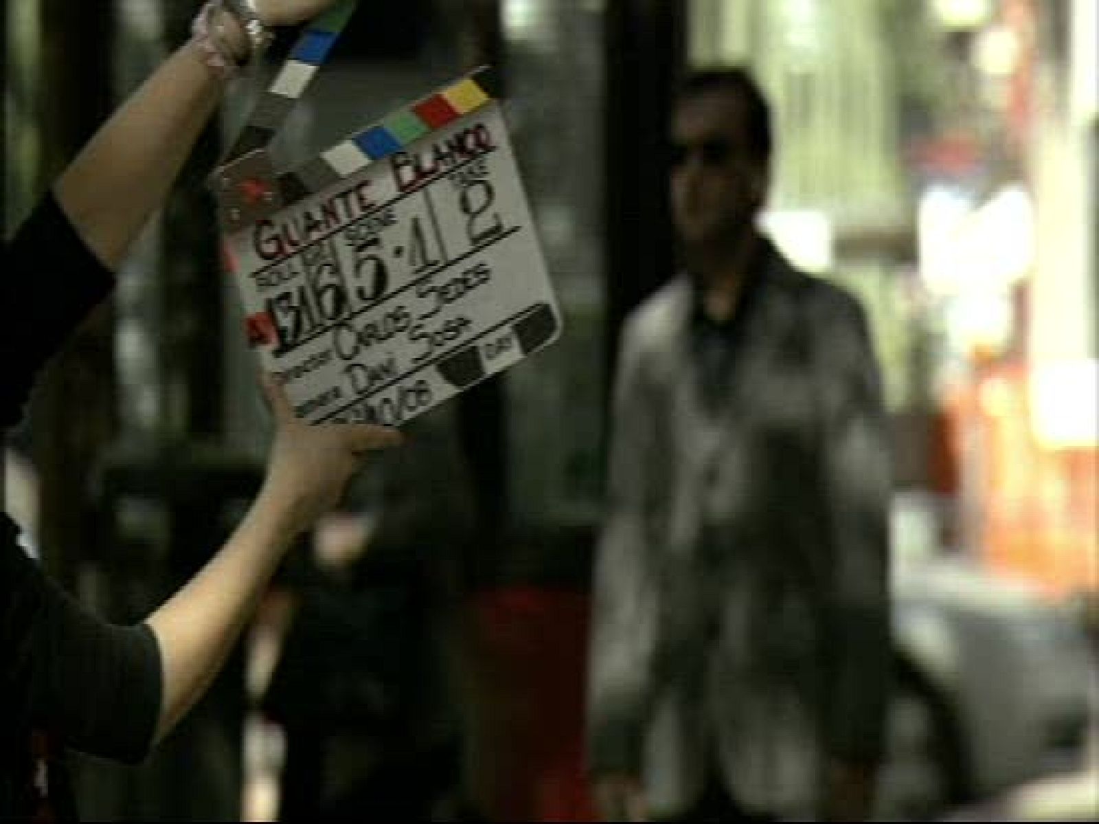 Guante Blanco. Toma falsa 15