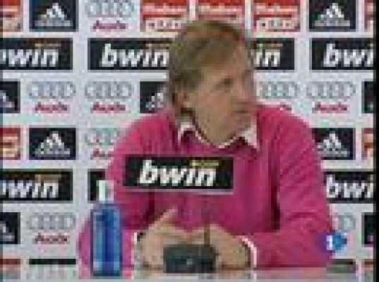  - Schuster ironiza con los fichajes