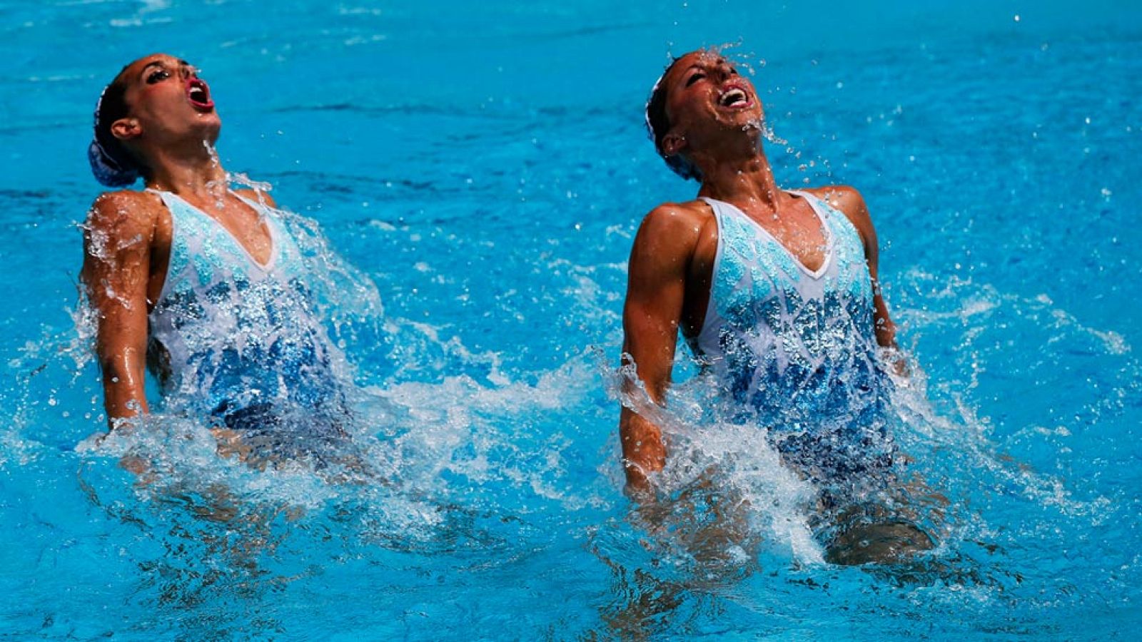 El dúo español formado por Gemma Mengual y Ona Carbonell han dado un paso al frente este miércoles, en Río de Janeiro, para certificar su presencia en los Juegos Olímpicos de este verano al conseguir la primera plaza en la fase clasificatoria de rutina técnica.