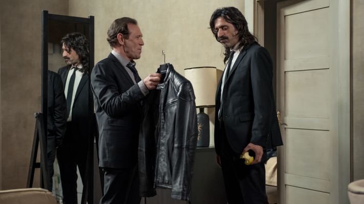 El Ministerio del Tiempo - Alonso y la ropa del siglo XXI