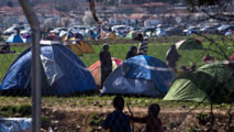 Desesperada petición de ayuda de los refugiados en la frontera entre Grecia y Macedonia