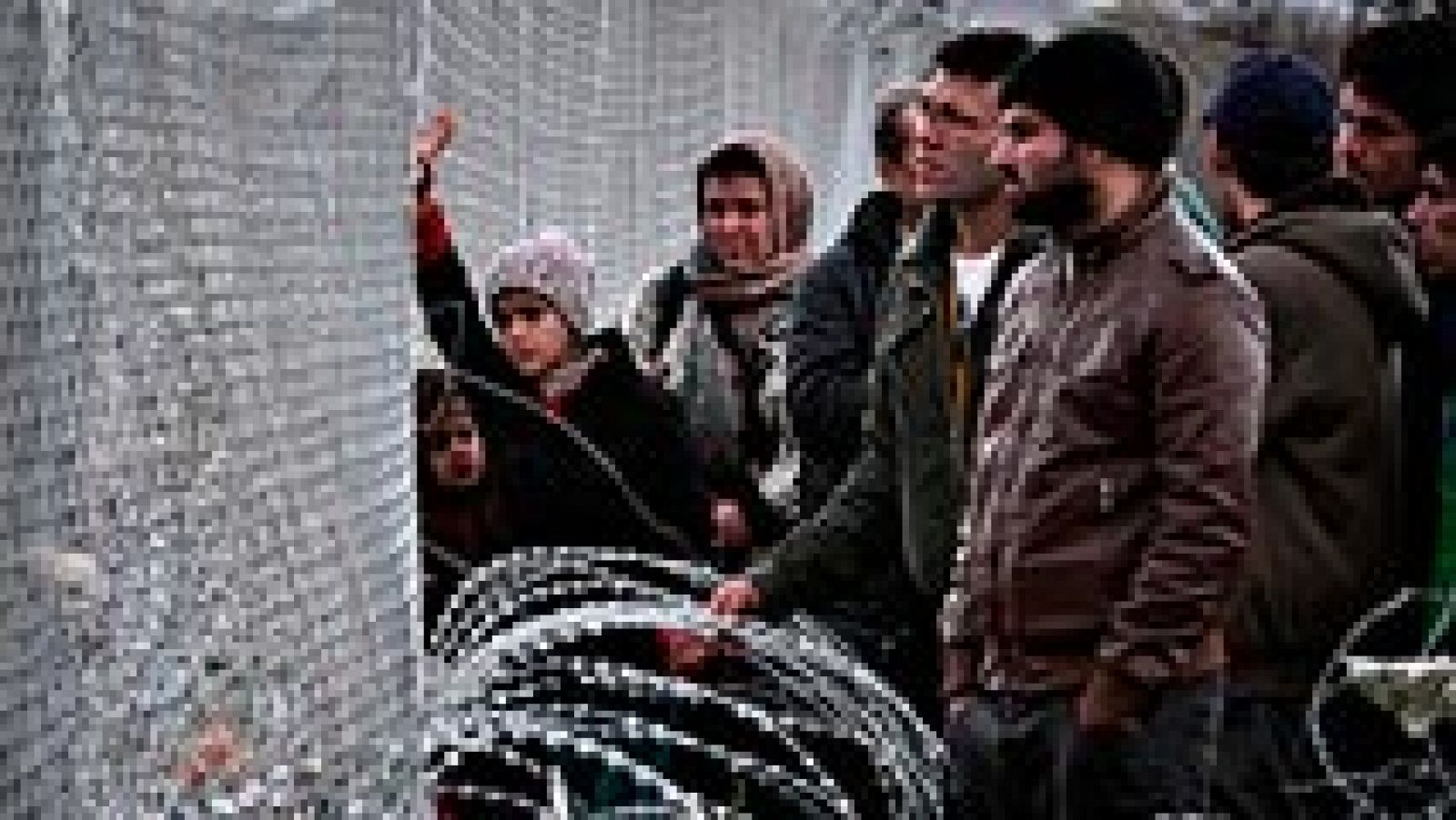 Telediario 1: Miles de refugiados siguen bloqueados en Idomeni, esperando salir de Grecia | RTVE Play