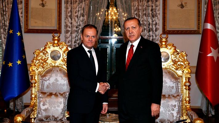 Telediario 1 - Turquía y la UE pactan un principio de acuerdo para controlar el flujo de refugiados