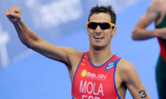 Telediario 1 - Mola estrena las Series Mundiales de triatlón con victoria en Abu Dabi