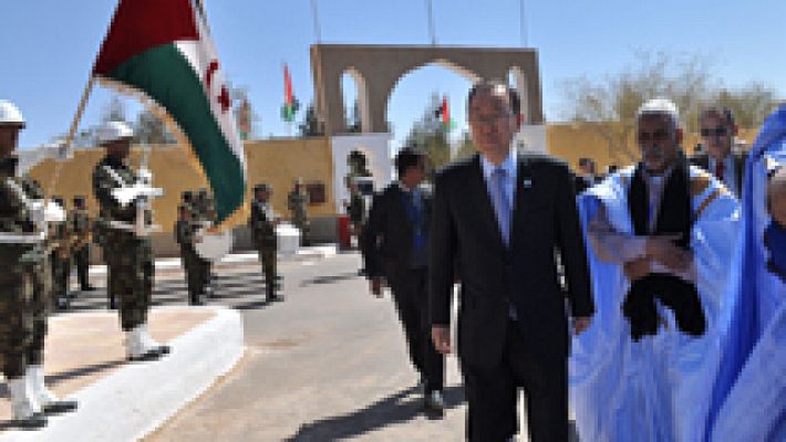 Ban Ki-moon visita los campos de refugiados saharauis