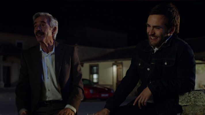 Cuéntame cómo pasó - Carlos le regala una botella muy especial a sus padres