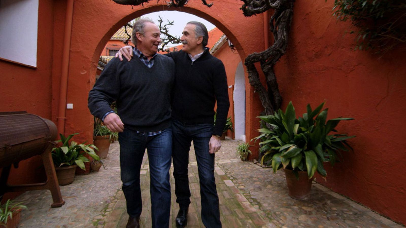 Juan y Medio y Bertín Osborne reviven su grandes momentos en 'En la tuya o en la mía'