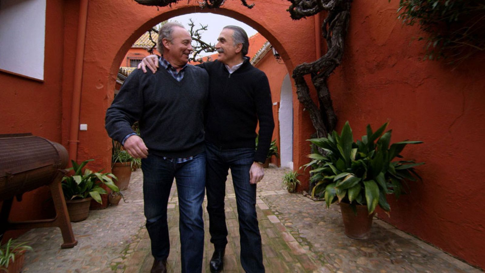 Juan y Medio y Bertín Osborne reviven su grandes momentos en 'En la tuya o en la mía'