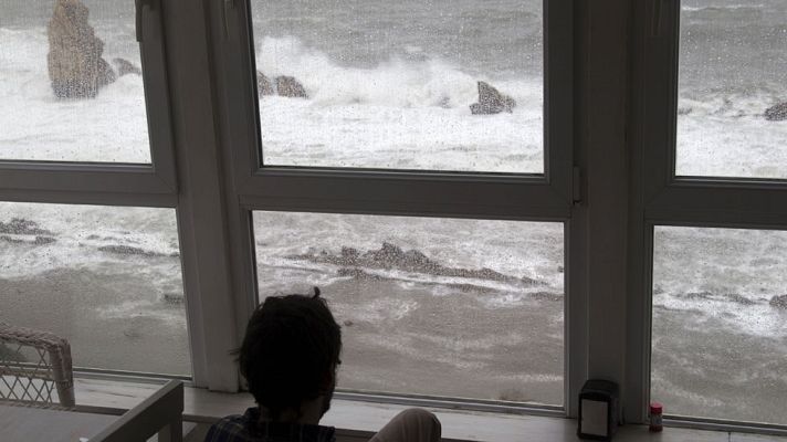 Telediario 1 - Un total de14 comunidades en alerta por el temporal de frío, viento y nieve