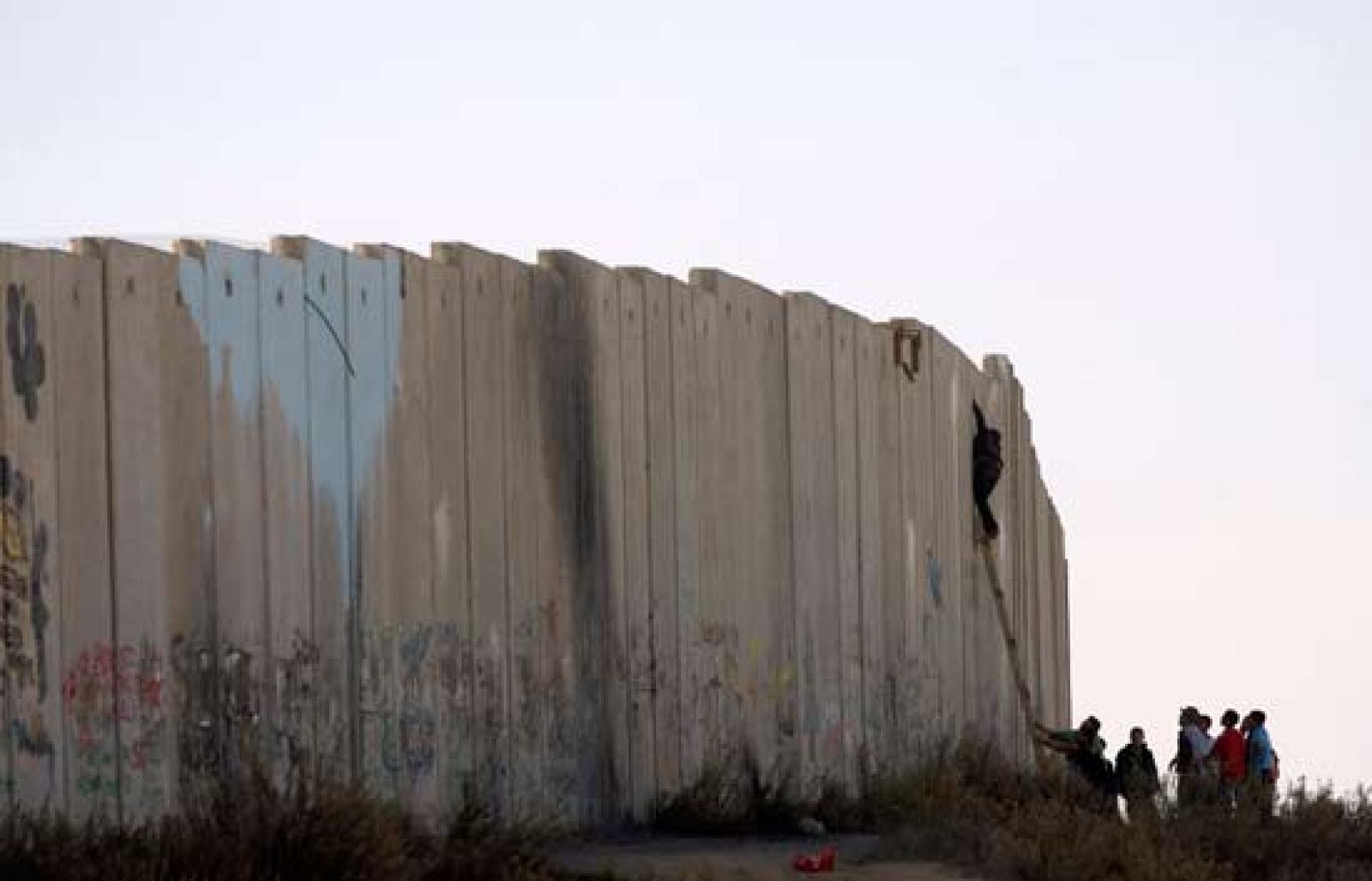 Palestinos, prisioneros del muro