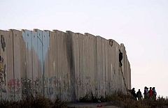 Informe semanal - Palestinos, prisioneros del muro