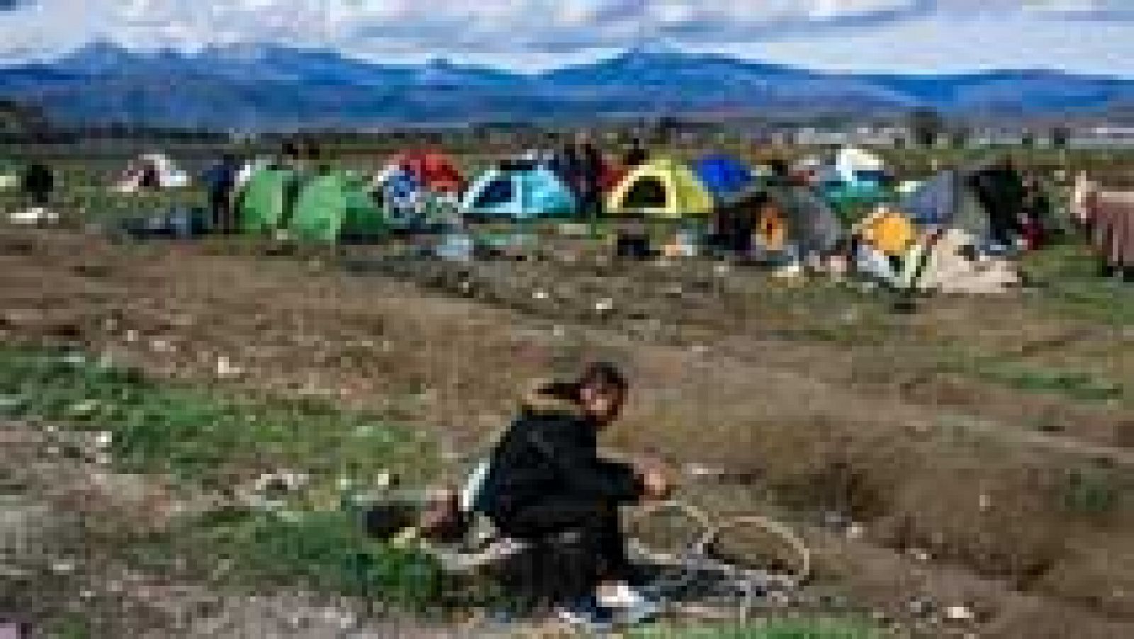 Telediario 1: Miles de personas siguen estancadas en la frontera entre Grecia y Macedonia | RTVE Play