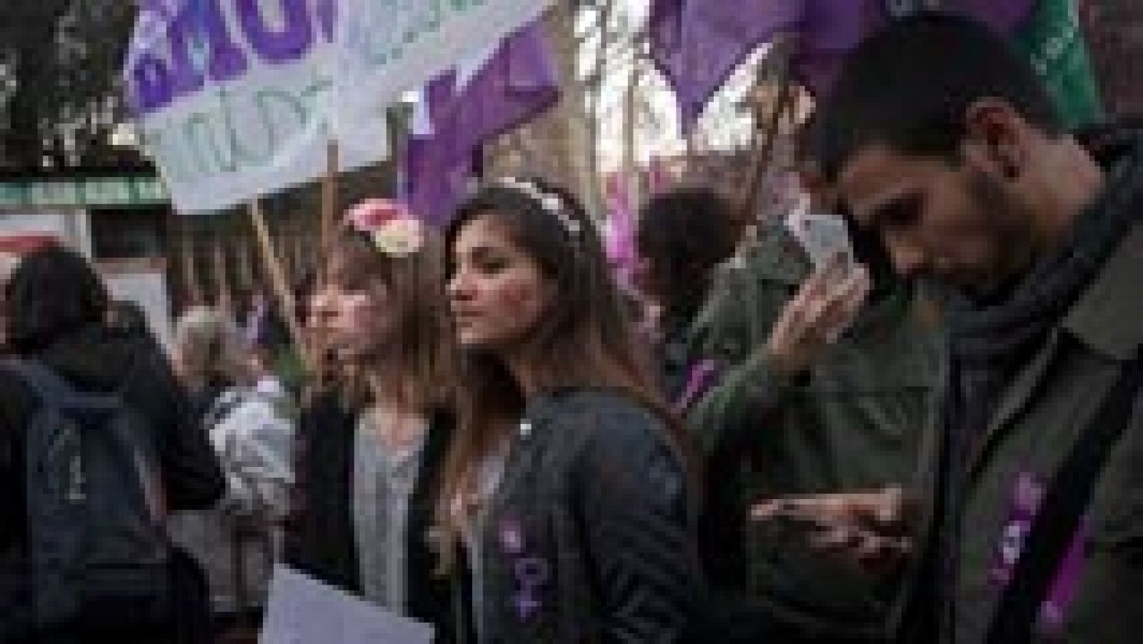 Telediario 1: Miles de personas se manifiestan en Madrid para denunciar la desigualdad y la violencia de género | RTVE Play