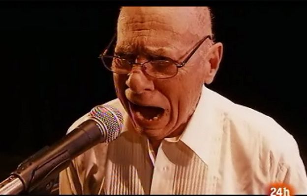  - Un coro de ancianos rockeros