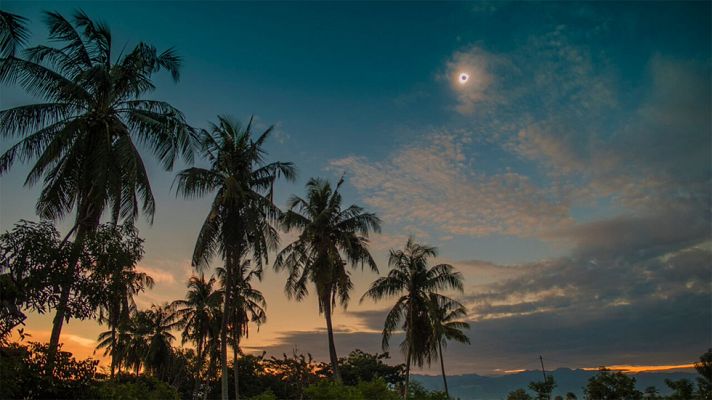 Célebes, bajo el eclipse