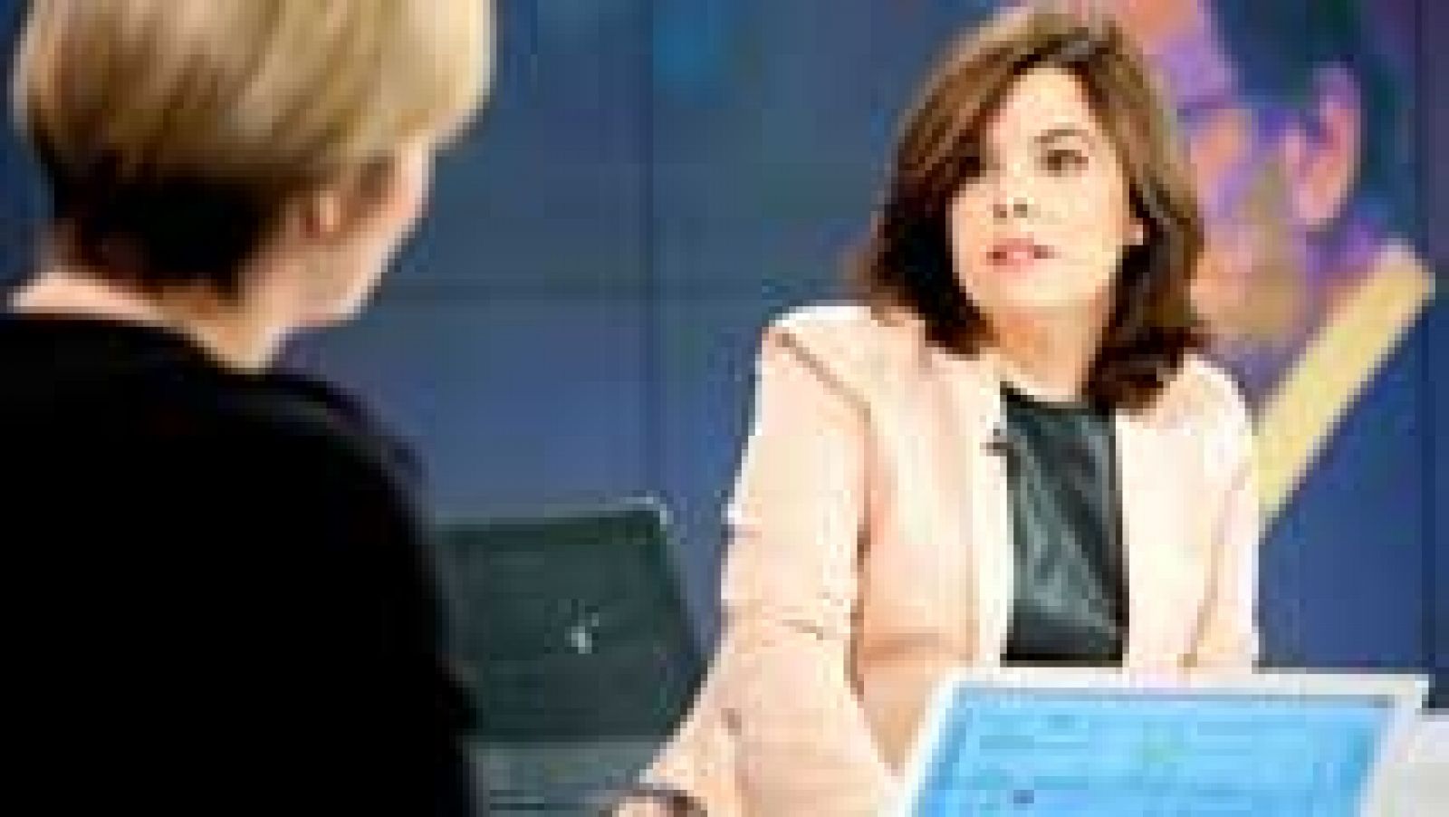 Telediario 1: La vicepresidenta defiende el liderazgo de Rajoy ante las críticas del expresidente de Murcia | RTVE Play