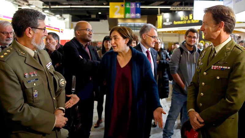 Polémica en Barcelona por la presencia de un stand del ejército en el salón de la enseñanza