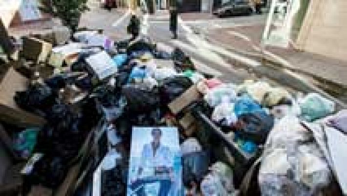 El Ayuntamiento de Málaga contrata una empresa externa para retirar la basura acumulada por la huelga