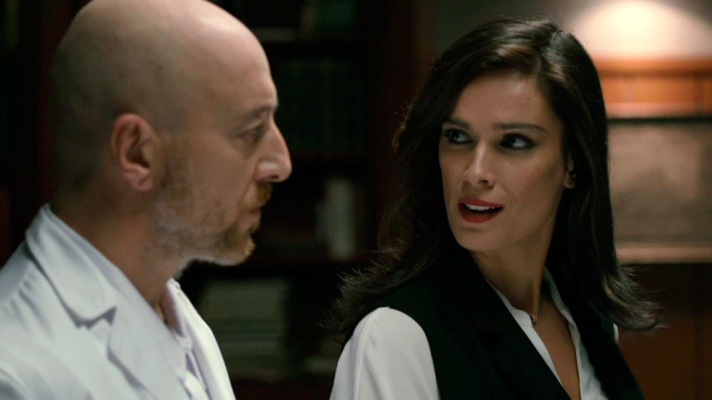 El Ministerio del Tiempo - Susana y el traje: "No creo que haya que ir a Harvard"