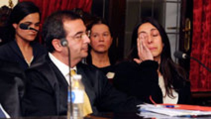 Telediario 1 - El juez absuelve del asesinato de Carrasco a Raquel Gago pero la condena por encubridora