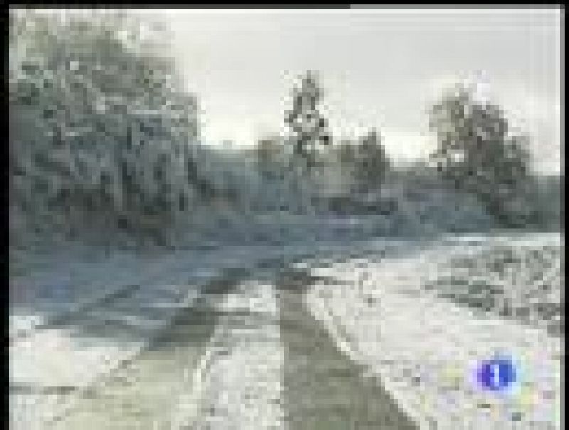  Las nevadas cortan carreteras en el norte y el sureste