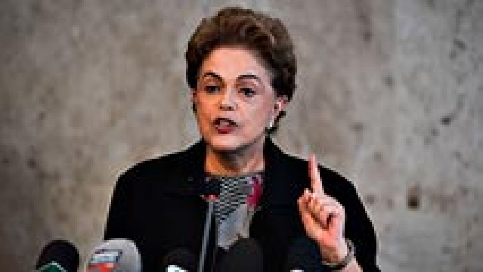 Telediario 1: La presidenta de Brasil, Dilma Rousseff, asegura que no va a renunciar a su cargo pese a las presiones por la corrupción | RTVE Play