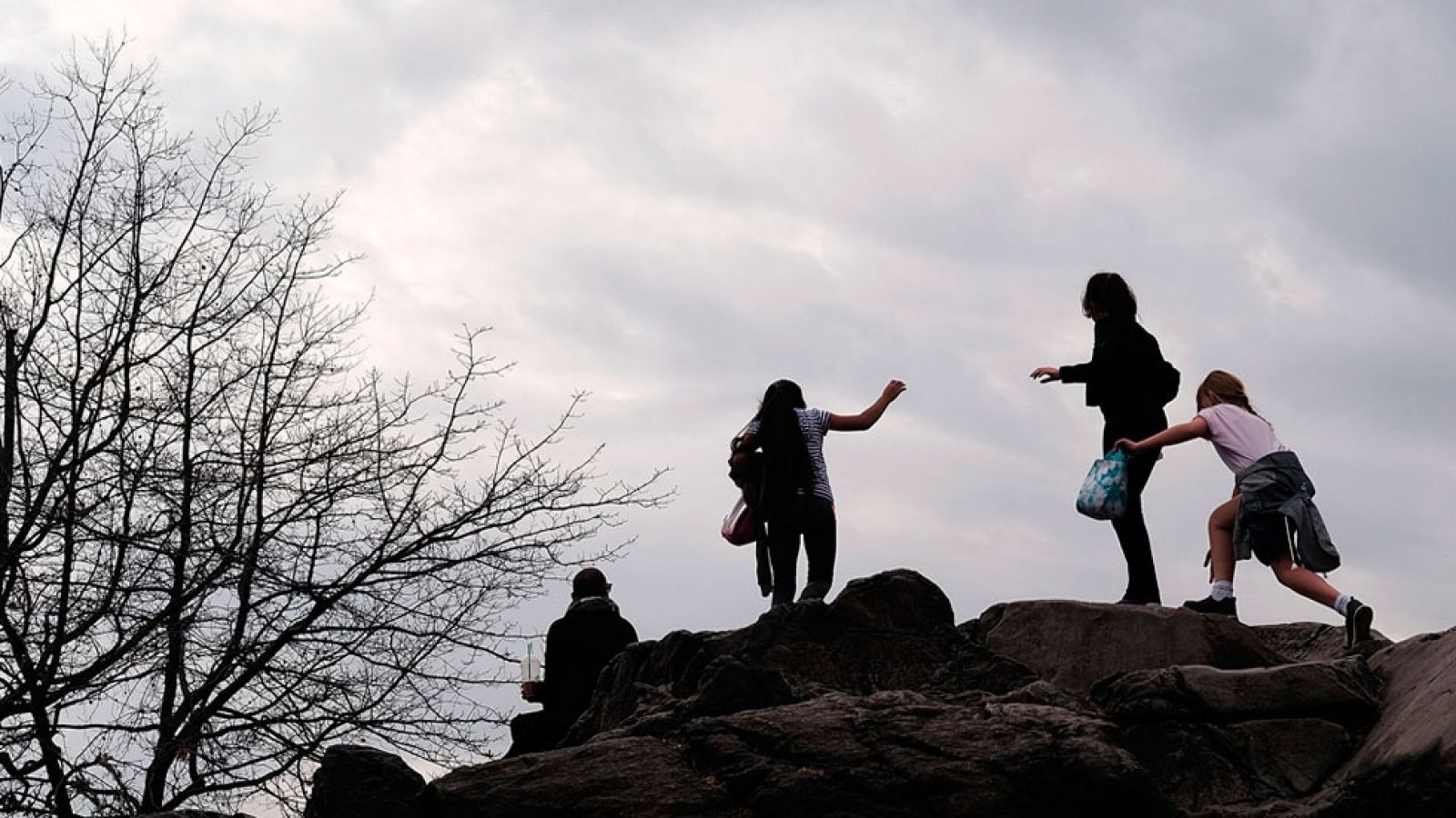 Nuboso en el norte peninsular y de Canarias, y en Levante