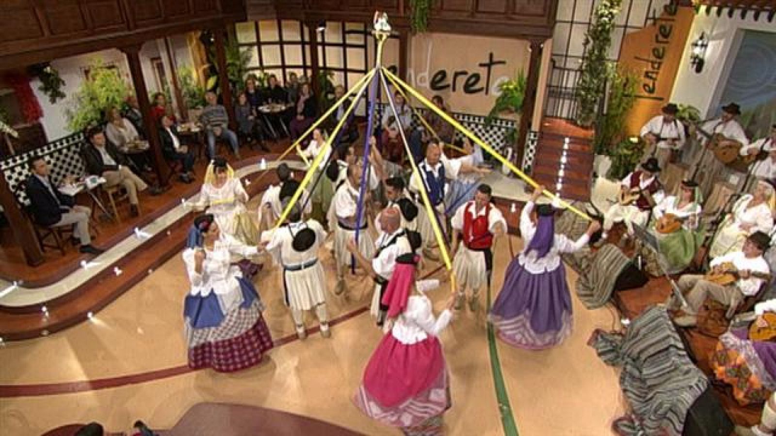 Tenderete - 13/03/2016 con La agrupación San Cristóbal y el trío Con-Trastes