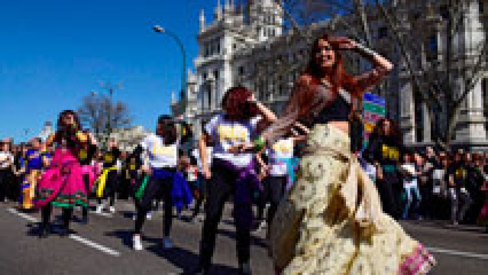 Telediario 1: La magia y el colorido de Bollywood desembarcan en Madrid  | RTVE Play